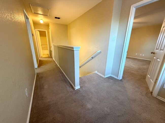 Building Photo - Spacious 3 Bed / 2.5 Bath Home with Large Yard & Lawn Care Included