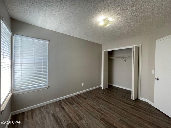 Building Photo - 122 Treasure Palm Dr