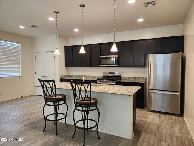 Building Photo - 148 N 56th Pl