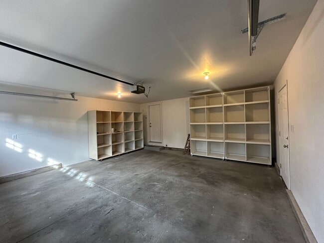 Building Photo - 3 Bedroom / 2 Bathroom Home in The Gated T...