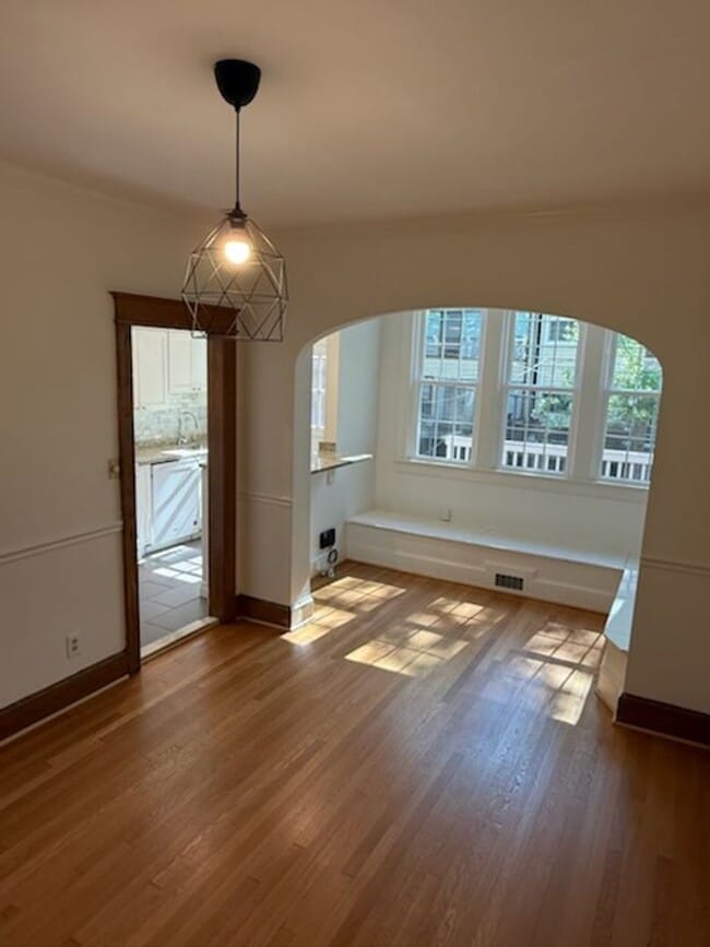 Building Photo - UPDATED 4/BR in Glover Park!