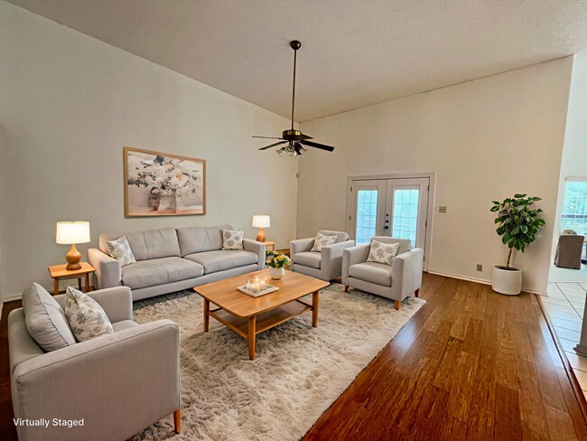 Building Photo - Spacious 3 Bedroom/2.5 Bath home with Large Game Room and Fabulous Deck ~ Move in Ready!