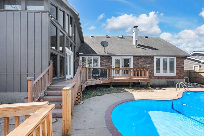 Building Photo - 5382 Kings Park Dr