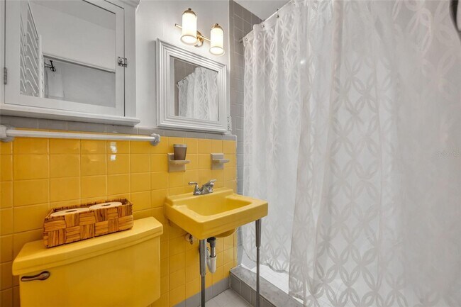 Building Photo - Fabulous pool home in Winter Park!