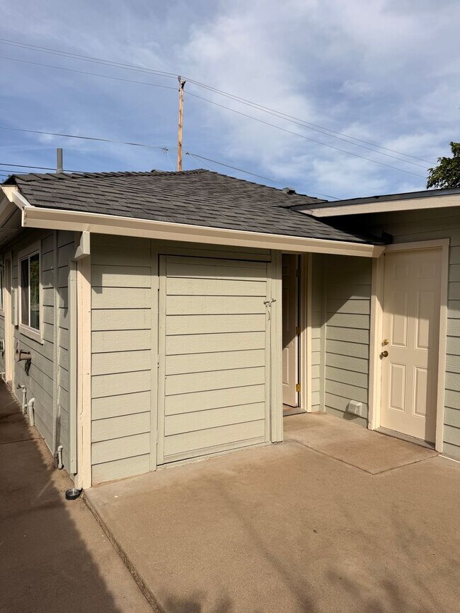 Building Photo - 3346 Stingy Ln
