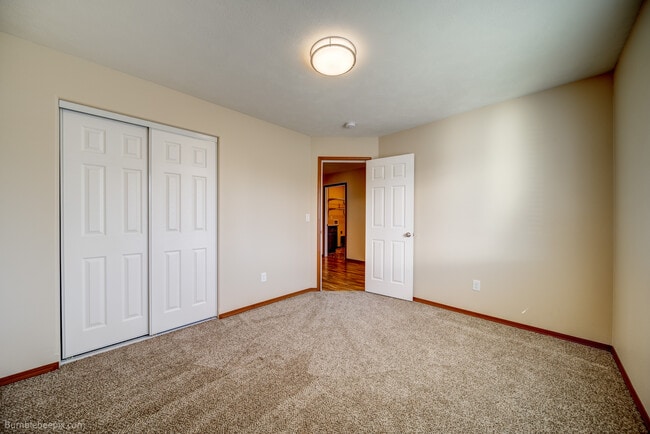 Building Photo - 1923 N Nelson St