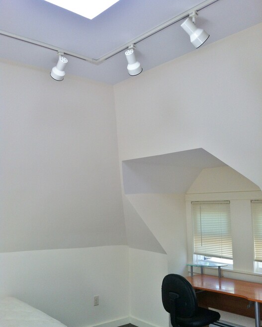 Building Photo - 208 Williams St