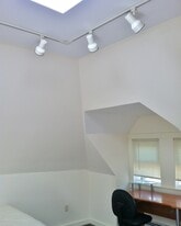 Building Photo - 208 Williams St