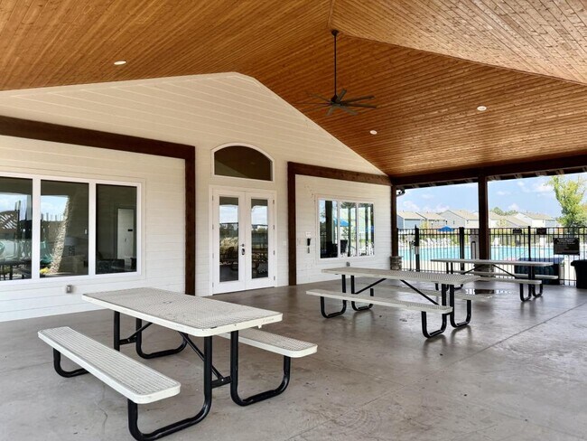 Building Photo - 517 Bonifay Dr
