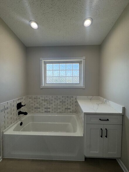 Building Photo - 7396 Kestrel St