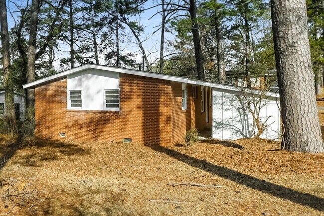 Building Photo - 645 Melrose Dr