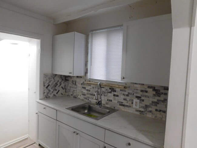 Building Photo - 6490 Stahelin Ave
