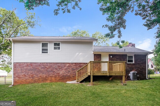 Building Photo - 185 Heritage Way