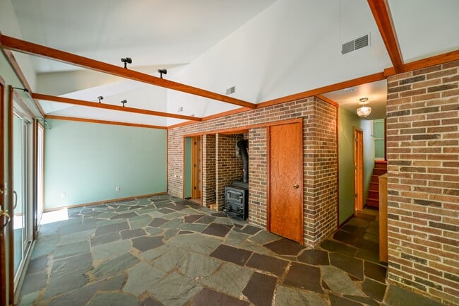 Building Photo - 6605 Jeff Ln