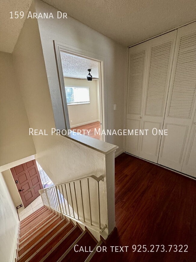 Building Photo - 159 Arana Dr