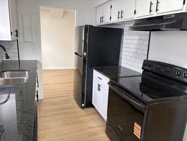 Building Photo - 870 Geneva Ave