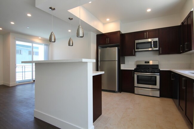 Building Photo - 14802 Delano St