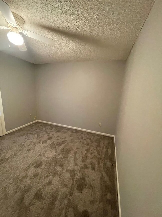 Building Photo - 608 W Church St