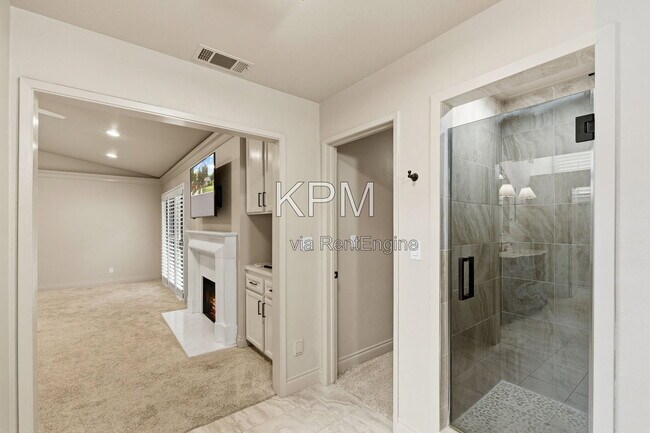 Building Photo - 3342 Cove Cir