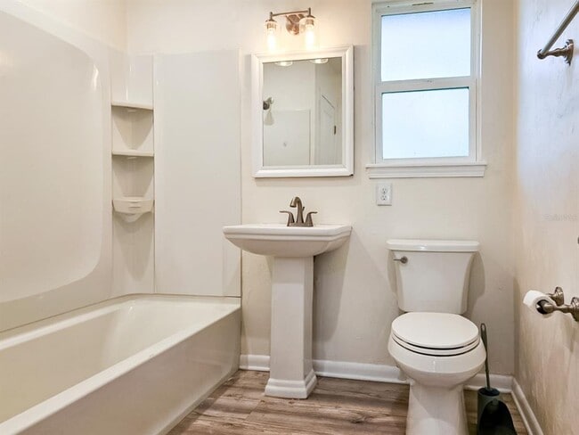 Building Photo - 518 NW 27th Ave