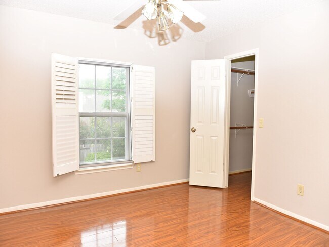 Building Photo - 9211 Rocky Valley Dr