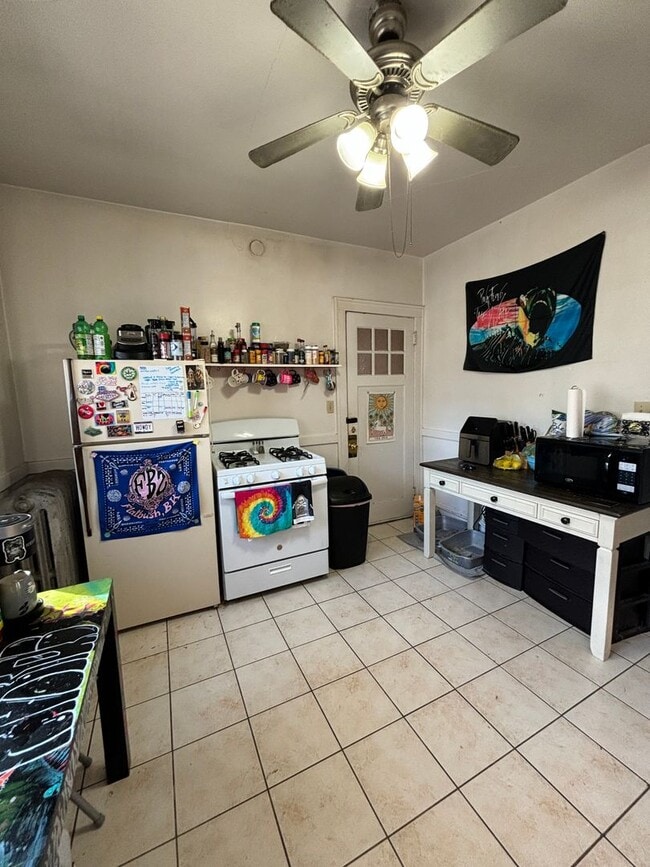 Building Photo - 2935 N Downer Ave