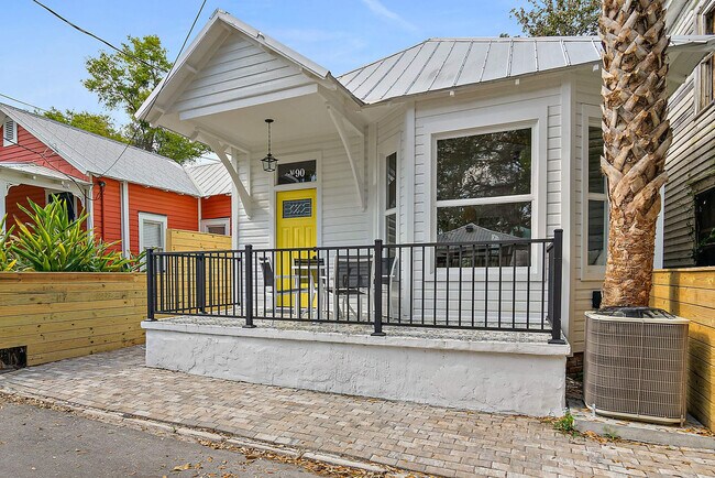 Building Photo - 90 De Haven St