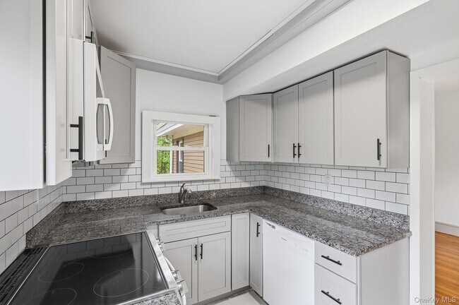 Building Photo - 65 Furnace Dock Rd