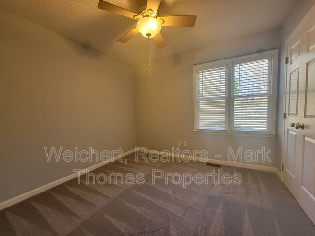 Building Photo - 104 Shotts Ct