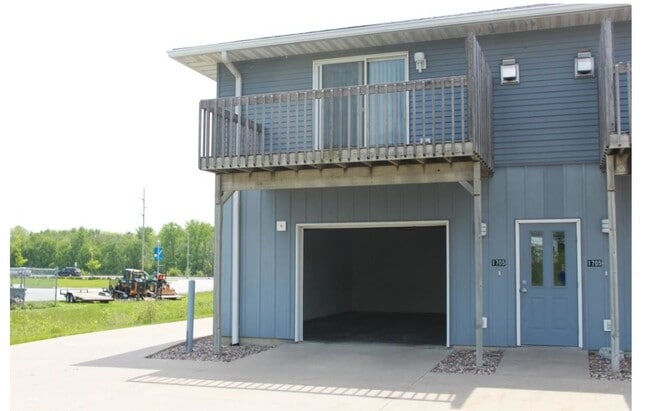 Building Photo - 1705 2nd St