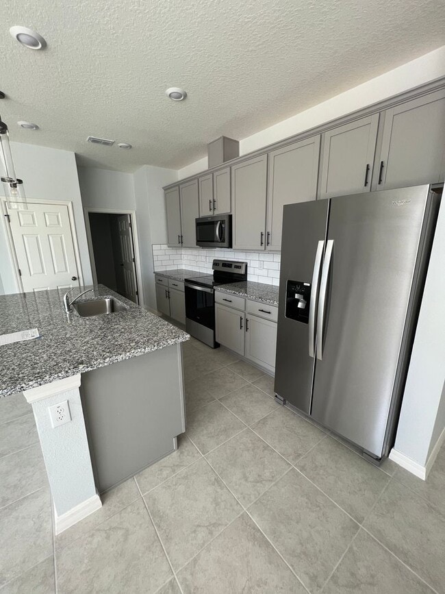 Building Photo - Beautiful 3 bedroom with den in Palmetto!