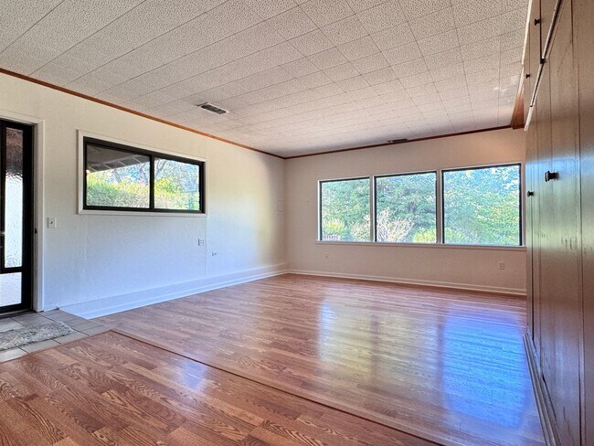 Building Photo - Gorgeous .5 acre lot in Auburn