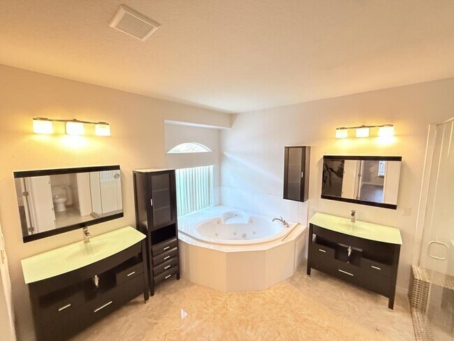 Building Photo - 8055 Glitter Ct