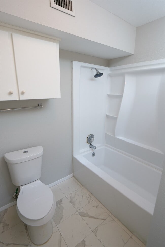 Building Photo - 9526 Val Verde St