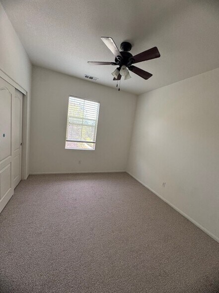 Building Photo - 961 Sweetbriar Ln