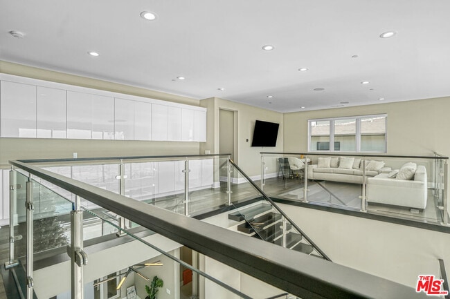 Building Photo - 20306 Willoughby Ln