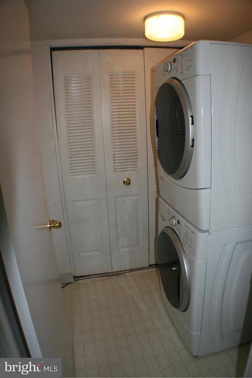 Building Photo - 5817 Edson Ln