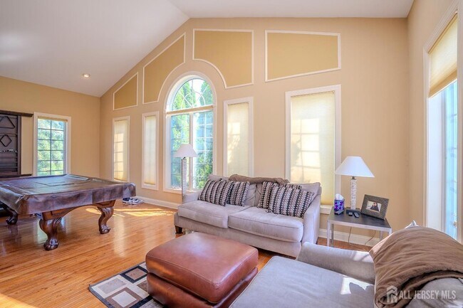 Building Photo - 19 Meadowlark Dr