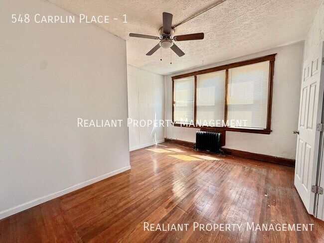 Building Photo - 548 Carplin Pl