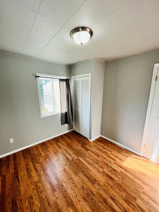 Building Photo - Charming West Bremerton Home