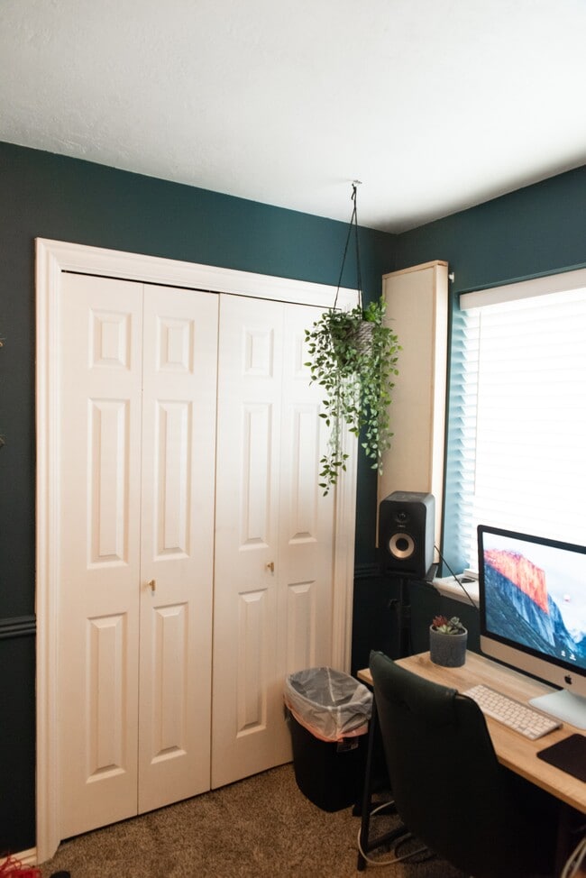 Building Photo - Orem Condo