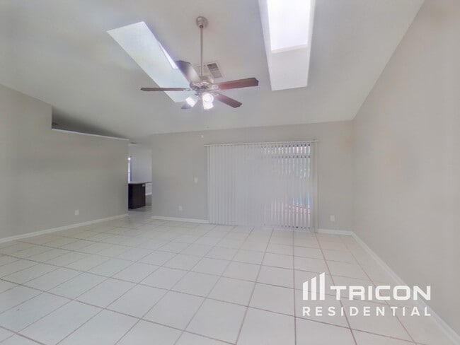 Building Photo - 1519 Carter Oaks Dr