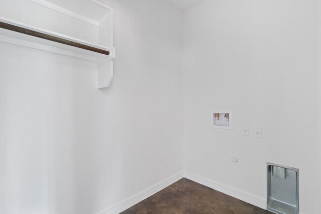 Building Photo - 319 Lamaloa Ln