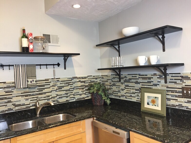 Kitchen - 859 W Lill Ave