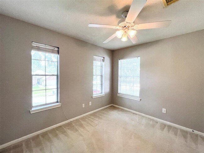 Building Photo - 22511 Parkvine Ln