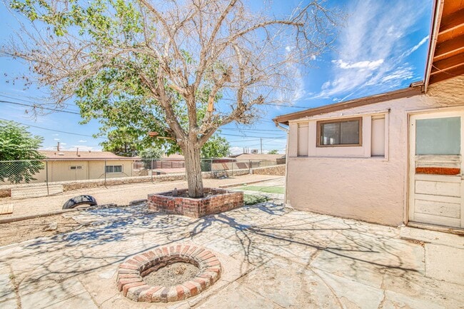 Building Photo - Beautiful 3 bed-1 bath house
