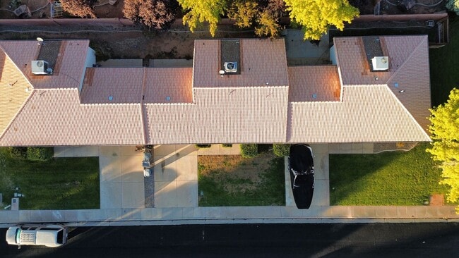 Building Photo - Tri-Plex for Rent