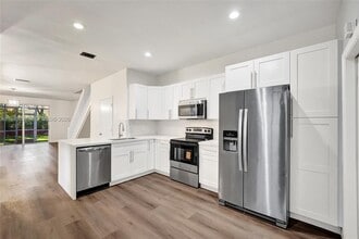 Building Photo - 1978 Madeira Dr