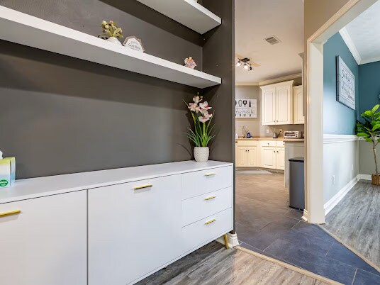 Building Photo - 8116 Kanis Oaks Dr