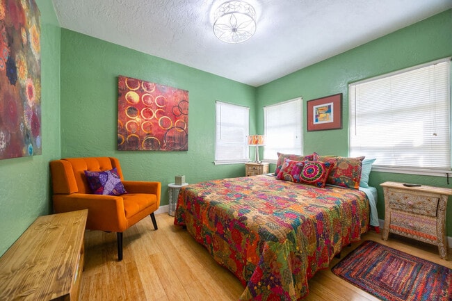 Building Photo - 214 Lucerne Dr